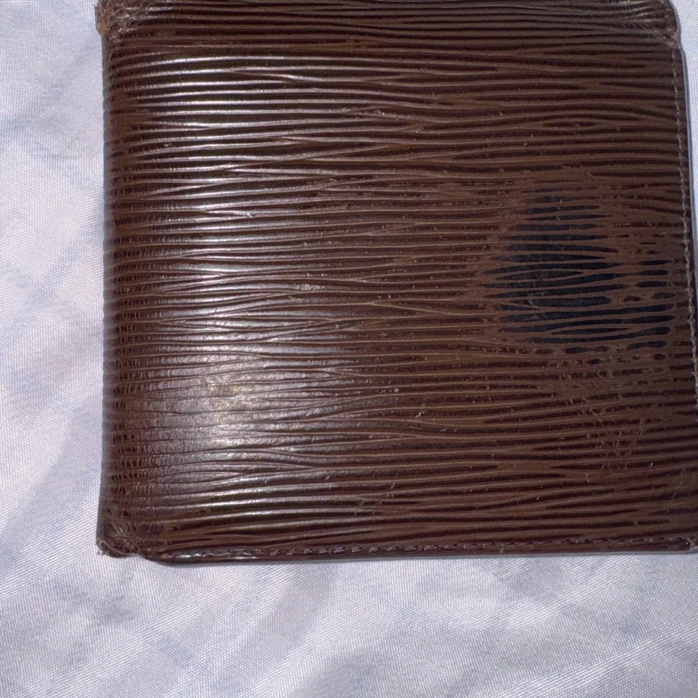Louis Vuitton men’s Epi wallet